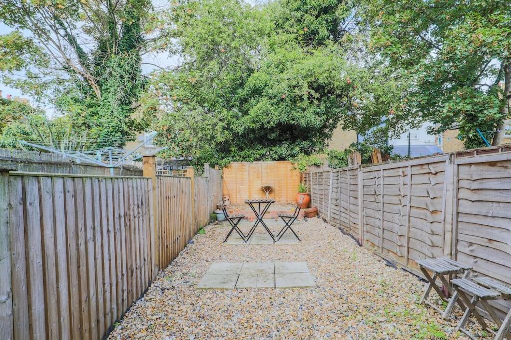 2 Bed Garden Flat Leyton Village London Exterior photo